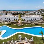 Luxe Golf & Family House Escape - Happy Estepona