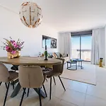 Будинок відпочинку Luxe Golf & Family House Escape - Happy
