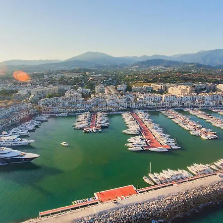 Luxe Golf & Family House Escape - Happy Apartment Estepona