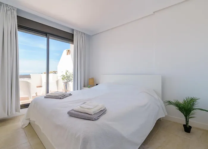 Luxe Golf & Family House Escape - Happy Estepona