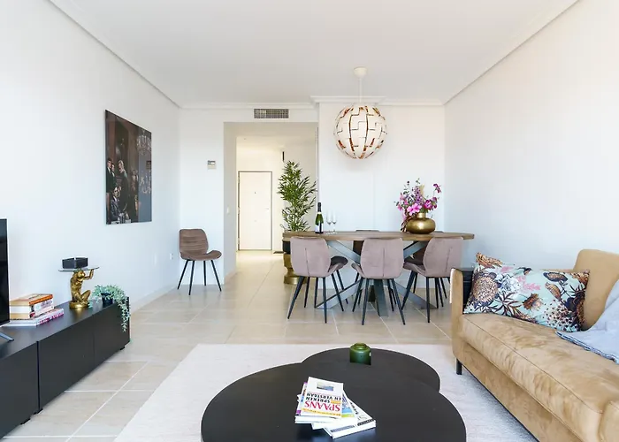 Luxe Golf & Family House Escape - Happy