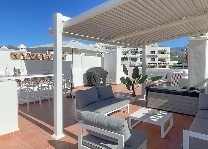 Luxe Golf & Family House Escape - Happy Estepona