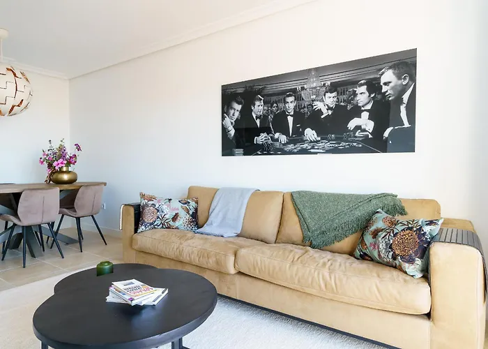 Luxe Golf & Family House Escape - Happy